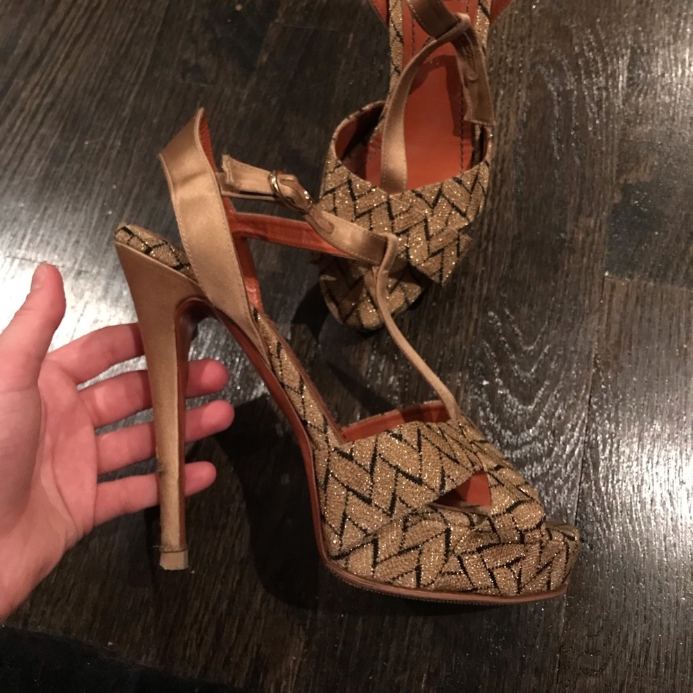Missoni stiletto sandals, fits like 8.5 ♥️